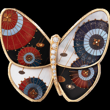 Лакированная брошь-бабочка Janomegasa AE, желтое золото, белый перламутр, бриллианты