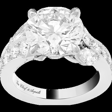 Кольцо-солитер Jasmin, платина, бриллианты круглой огранки и огранки "маркиза", один бриллиант круглой огранки 4,41 карата