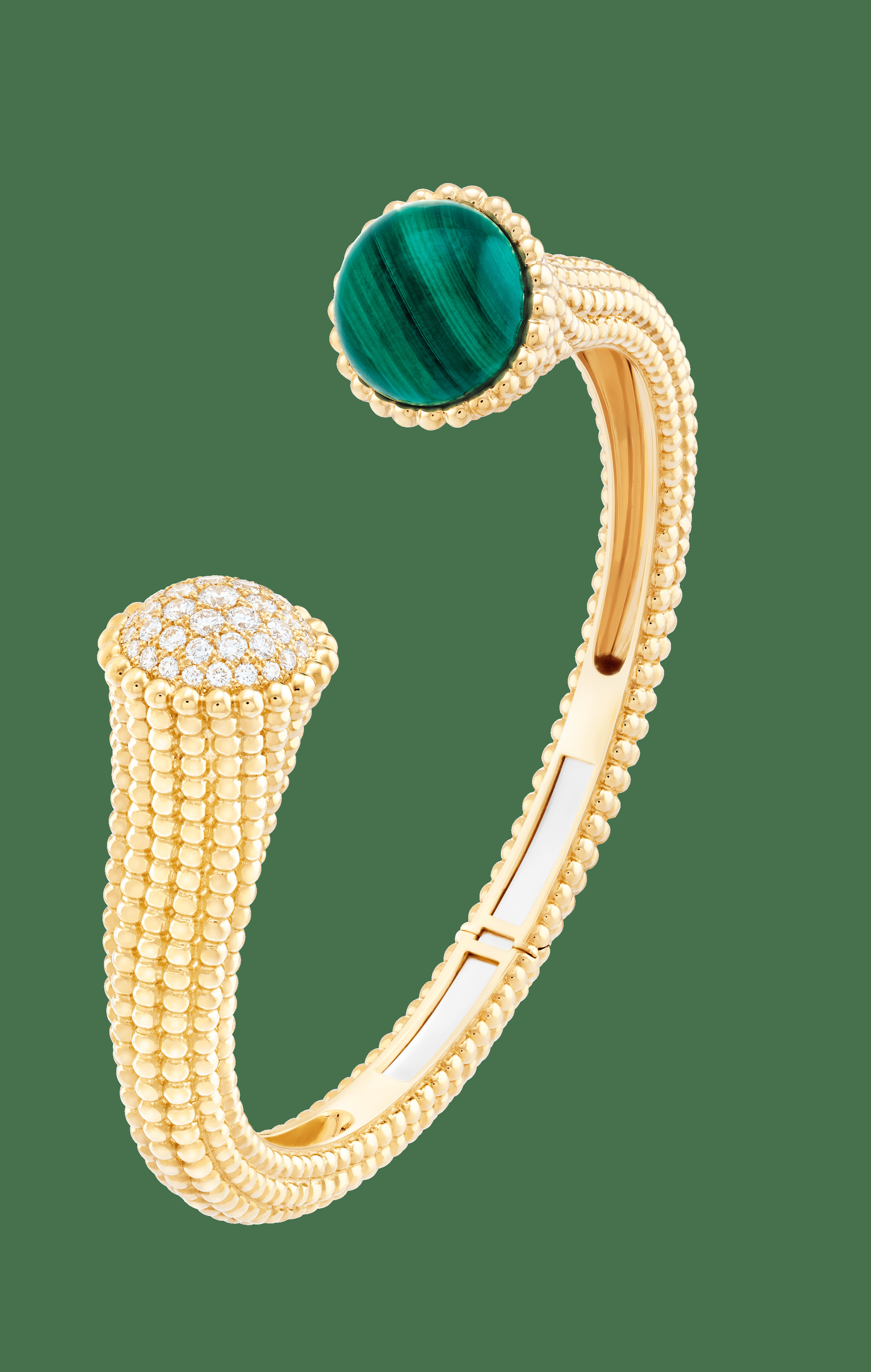Браслет Perlée couleurs, желтое золото, малахит, бриллианты, модель среднего размера.