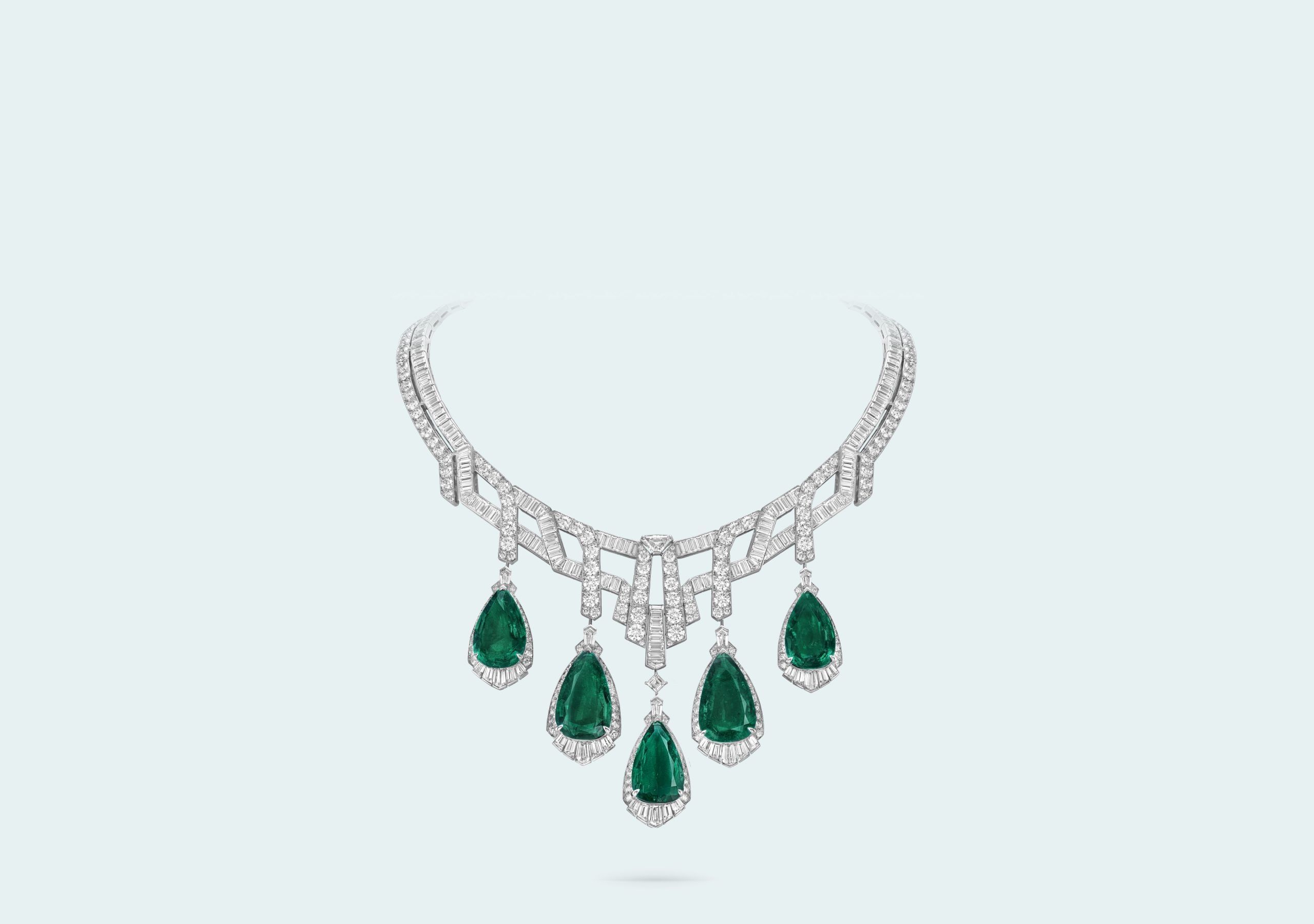 Merveille d'émeraudes necklace with detachable pendants. white gold, 5 pear-shaped emeralds for 70.40 carats (Colombia), one pear-shaped DFL type 2A diamond of 5.81 carats, one pear-shaped DIF type 2A diamond of 3.59 carats, one pear-shaped DIF type 2A diamond of 3.59 carats, diamonds. Pierres de Caractères collection™, Van Cleef & Arpels